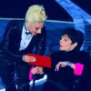 Liza Minnelli presents an Oscar despite her health complications with the help of Lady Gaga