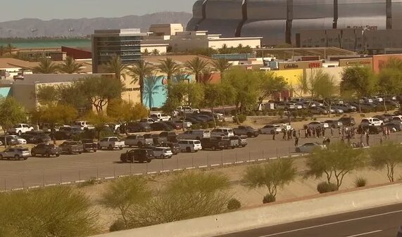 Shooting near Tanger outlets in Glendale, five people's injured