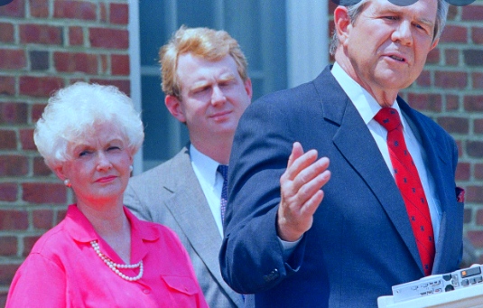 Dede Robertson - Pat Robertson's wife and business partner, died at 94.